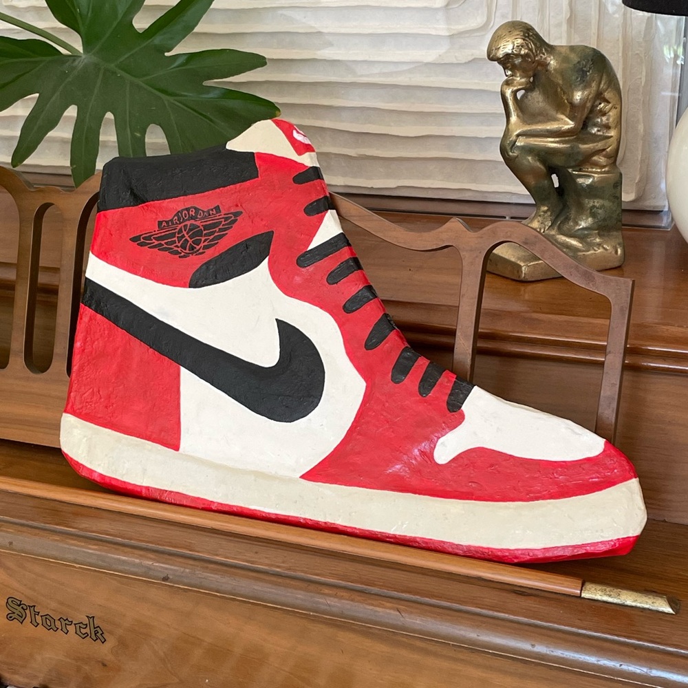 Art!!!! Nike Air Jordan Bulls sculpture papier-mâché